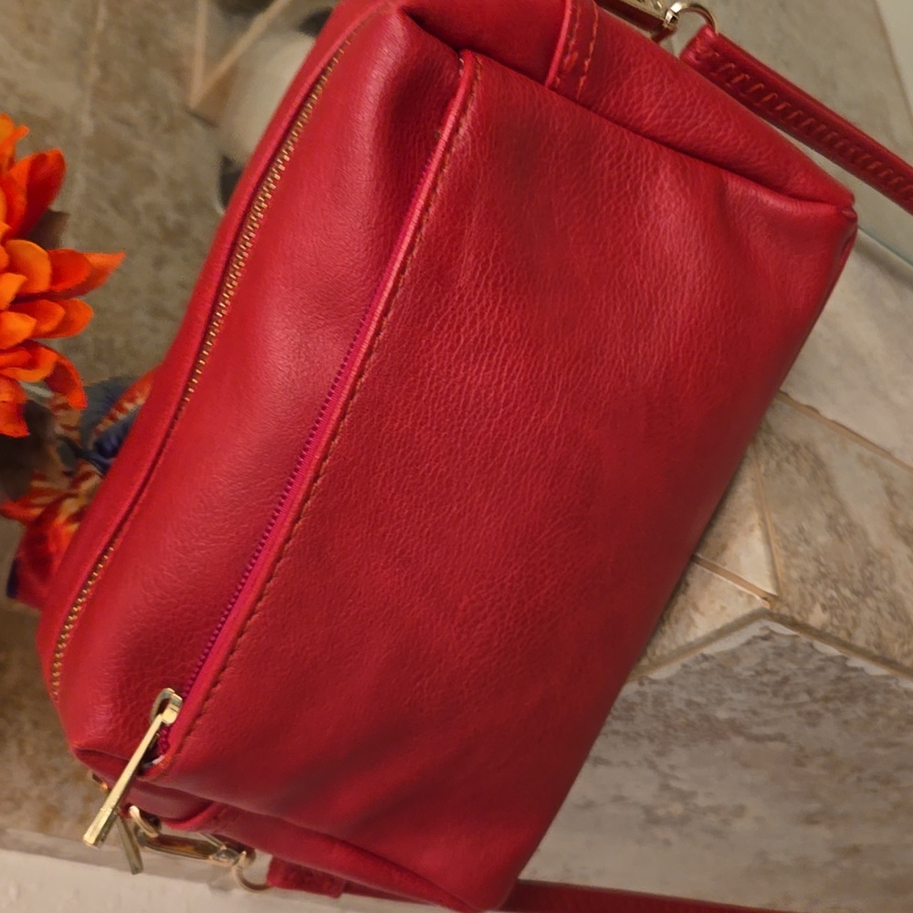 Elegant Red Crossbody Bag - Picture 3 of 10